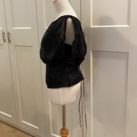 Black top by Anne Fontaine size 4 - Picture 2 of 9